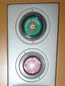 auf-zu-tuer-bahn